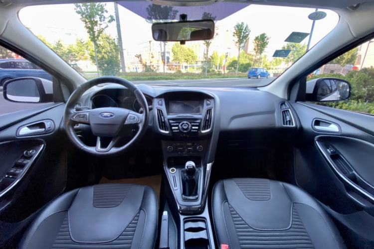 Used Ford Focus 2015 Hatchback 1.6L Manual Fashion Edition
