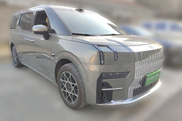 Used Zeekr 009 2024 7-Seater Walk-Through Version Four-Wheel Drive 108 kWh Front Right 45 Deg