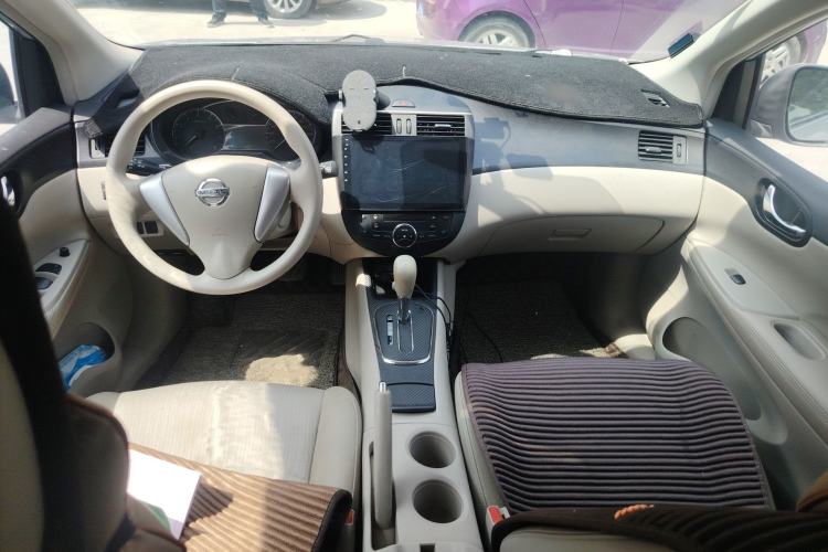Used Nissan Tiida 2011 1.6L CVT Smart Version Center Console