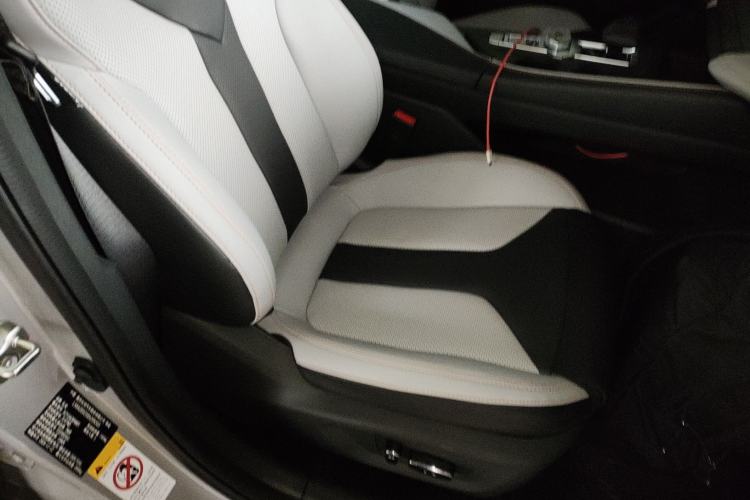 Used CHANGAN UNI-V iDD 2024 Blue Whale Smart Electric iDD 136km Luxury Model Right Front Seat