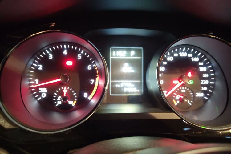 Used Volkswagen Sagitar 2015 230TSI Automatic Comfort Version Instrument Cluster