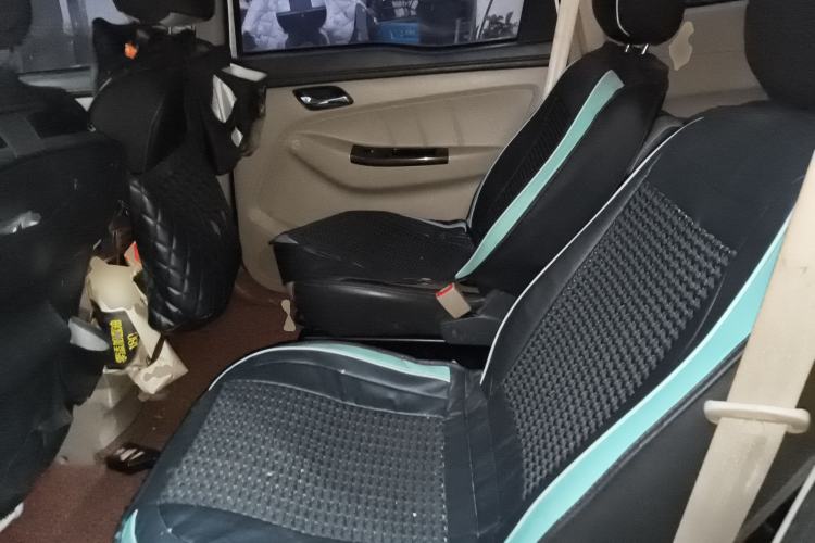 Used FAW Yingzhi 737 2015 1.5L Manual Deluxe Navigation Version Left Rear Seat