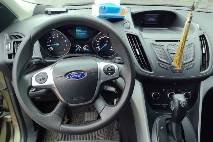Used Ford Kuga 2013 1.6L GTDi Two-Wheel-Drive Comfort Model Steering Wheel