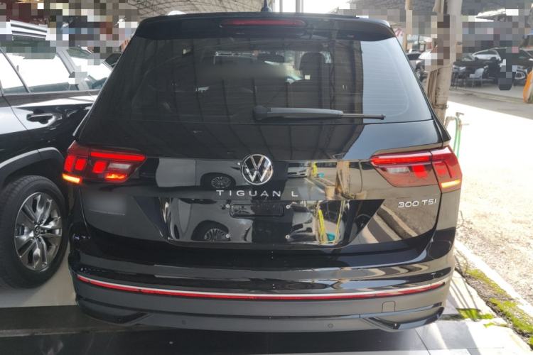 Used Volkswagen Tiguan L 2024 Outstanding Model 300TSI Automatic Two-Wheel Drive Longteng Edition
