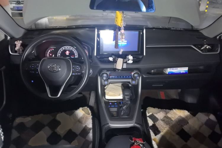 Used Toyota RAV4 2020 2.0L CVT Two-Wheel Drive Fashion Edition Center Console