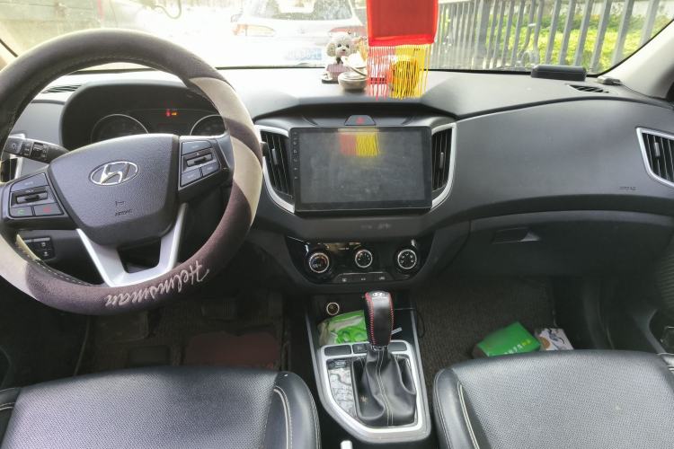 Used Hyundai ix25 2017 1.6L Automatic Smart Version Center Console