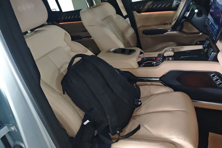 Used Formula Leopard 8 2025 Smart & Brave Flagship Edition 7 Seats Right Front Seat