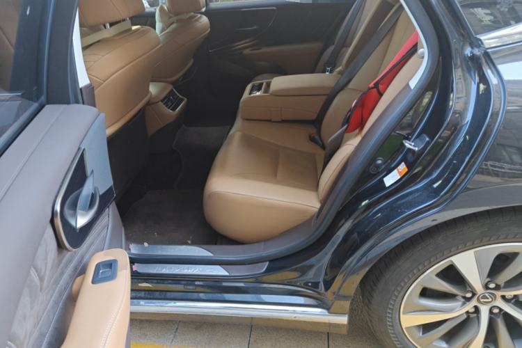 Used Lexus LS 2020 500h Excellence Edition China VI standard Left Rear Seat