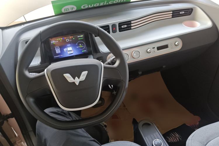 Used Wuling Hongguang MINIEV 2021 Macaron Fashion Model Lithium Iron Phosphate Center Console