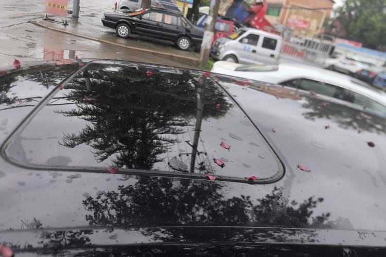 Used Volkswagen Lavida 2013 Restyled Classic 1.6L Manual Comfort Edition Roof