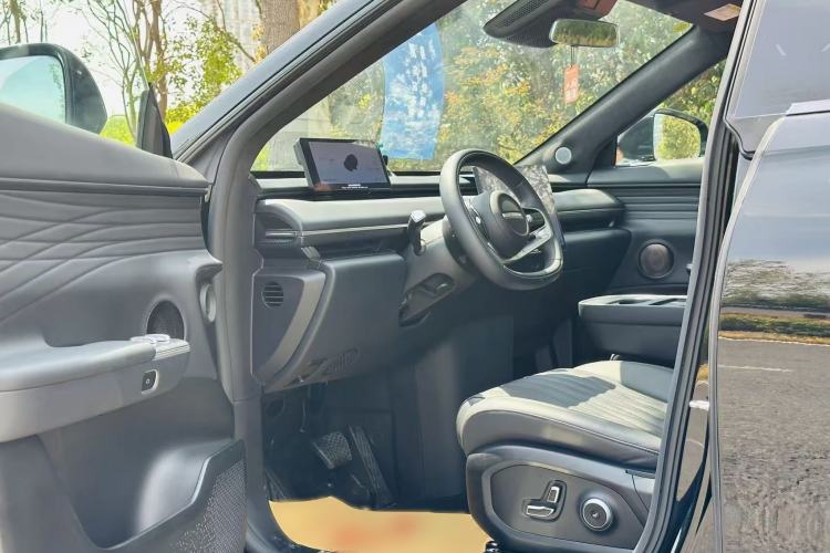 Used EXEED Star Era ET 2024 Extended-Range 240 Ultra All-Wheel Drive Interior 3