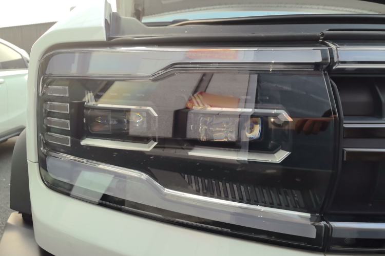 Used Formula Leopard 5 2023 Navigator Edition Right Front Headlight