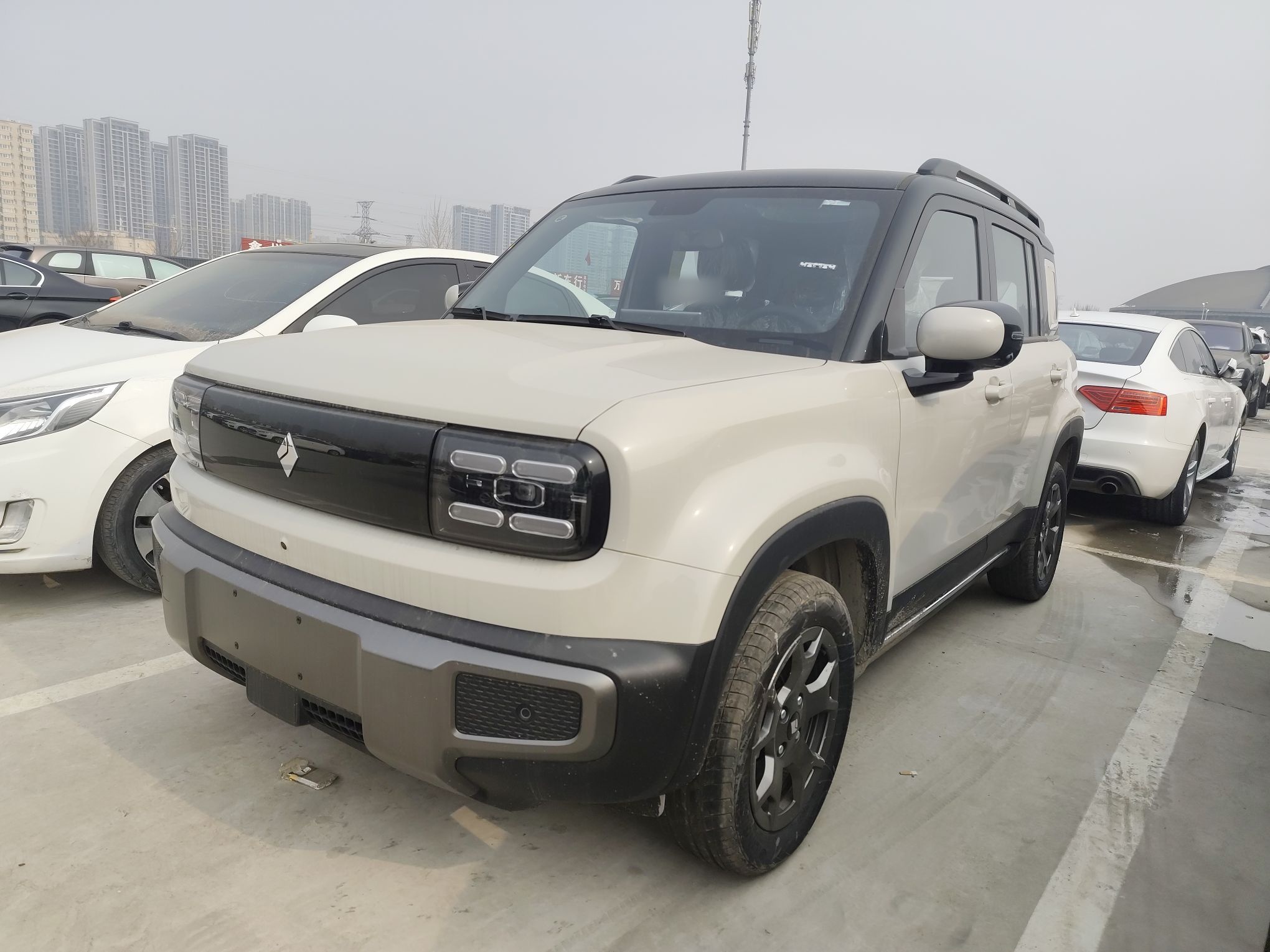 Под передней частью автомобиля