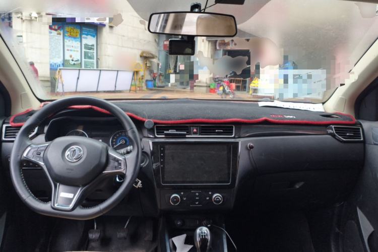 Used Dongfeng Fengon 580 2016 1.8L Manual Comfort Model Center Console