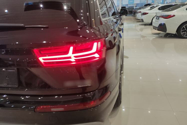 Used Audi Q7 2018 40 TFSI Comfort Model
