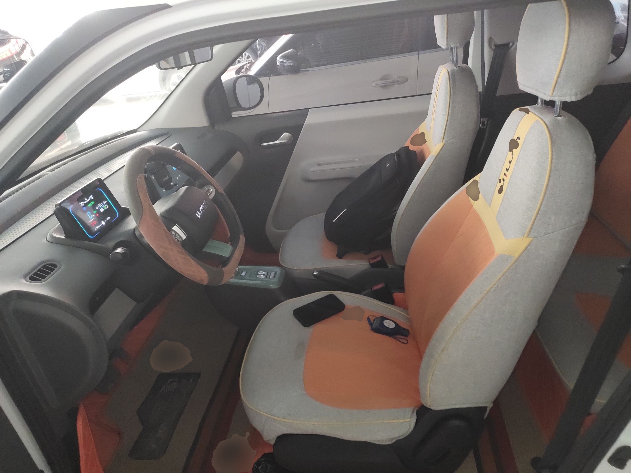 Переднее сиденье в автомобиле