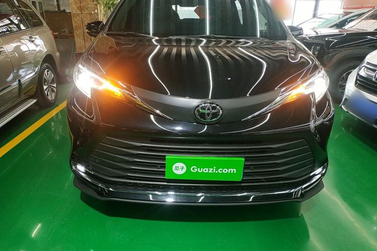 Used Toyota SIENNA 2024 2.5L Hybrid Comfort Edition Front