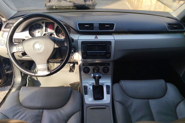 Used Volkswagen Magotan 2011 1.8TSI DSG Comfort Model Center Console