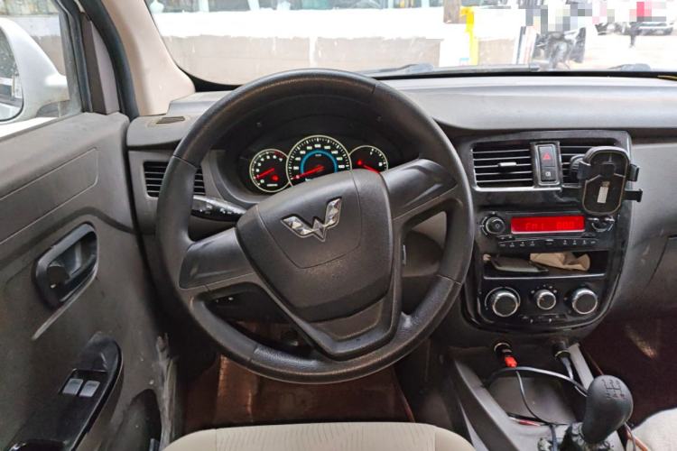 Used Wuling Rongguang V 2016 1.5L Standard Version
