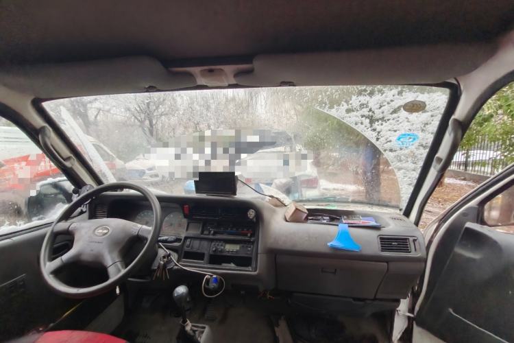 Used Jinbei Hiace 2020 2.0L Xiangyun Series Luxury Van High Roof China VI Standard Model 1TZS Center Console