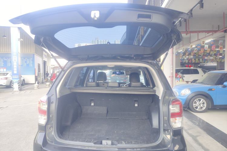 Used Subaru Forester 2016 2.0i Luxury Navigation Edition Trunk