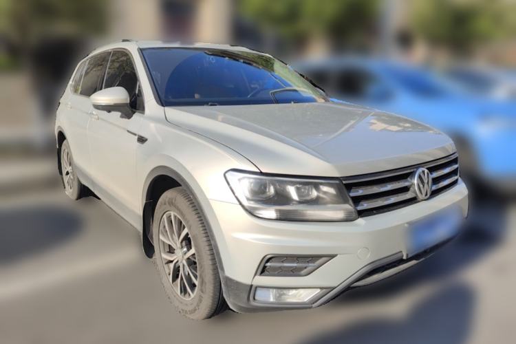 Used Volkswagen Tiguan L 2018 330TSI Automatic Two-Wheel Drive Luxury Edition Front Right 45 Deg