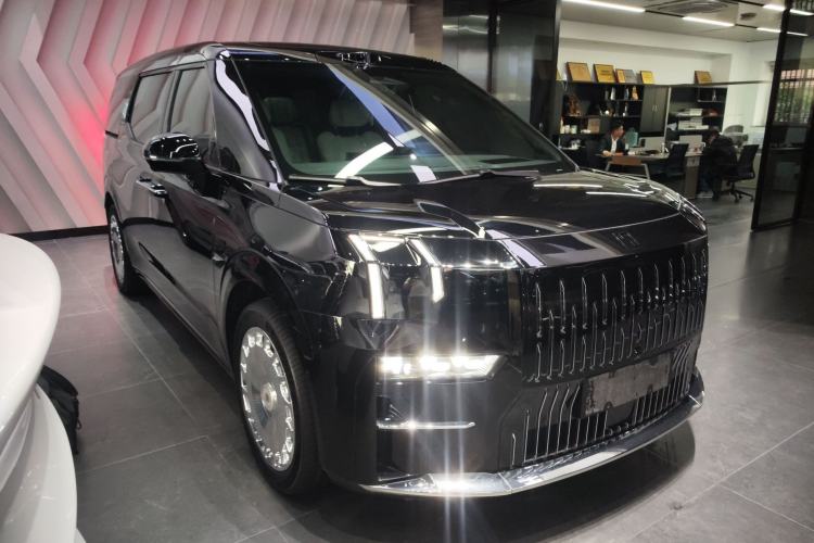 Used Zeekr 009 2024 Six-Seat Executive Version 4WD 108 kWh Front Right 45 Deg