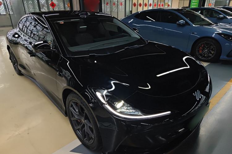 Used IM L6 2024 Max Standard Edition Front Right 45 Deg