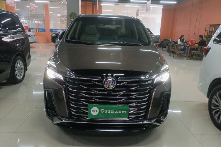 Used Buick GL8 2023 Facelifted Land Cruiser Executive Luxury Version
