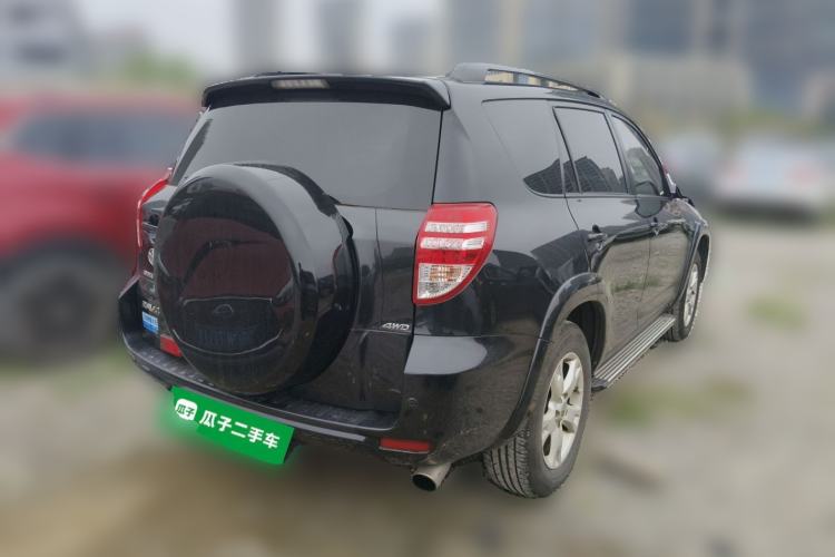 Used Toyota RAV4 2012 Luxurious 2.4L Automatic 4x4 with Stylish Features
