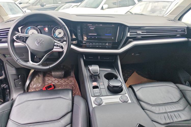 Used Volkswagen Touareg 2021 2.0 TSI Flagship Special Edition Center Console