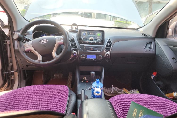 Used Hyundai ix35 2013 2.0L Automatic Two-Wheel Drive Smart GLS China IV Standard Center Console