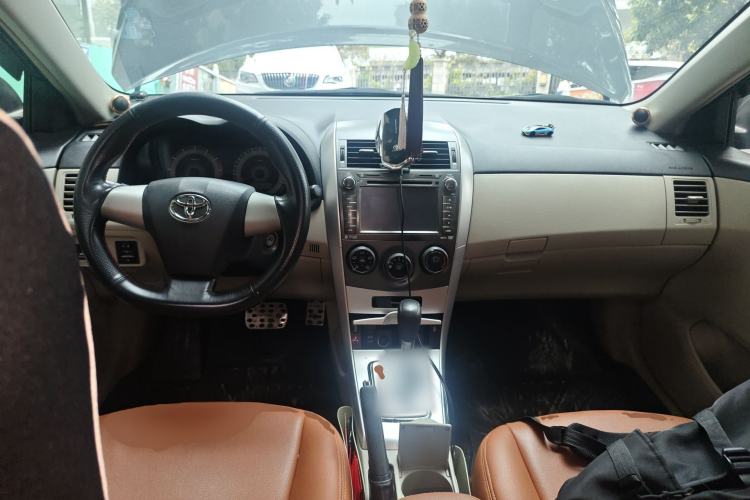 Used Toyota Corolla 2011 1.6L Automatic GL Center Console