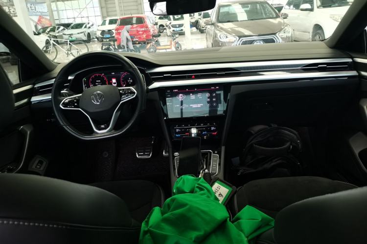 Used Volkswagen FAW-Volkswagen CC 2021 330TSI Ignite Edition Center Console