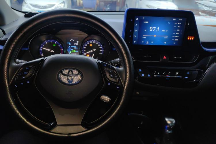 Used Toyota C-HR 2021 2.0L Luxury Edition Center Console