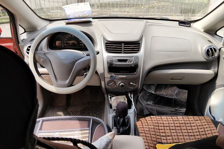 Used Chevrolet Sail 2010 Sedan 1.2L Manual Warm Edition Center Console