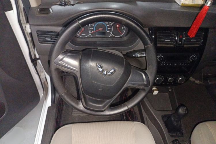 Used Wuling Rongguang V 2016 1.5L Standard Version