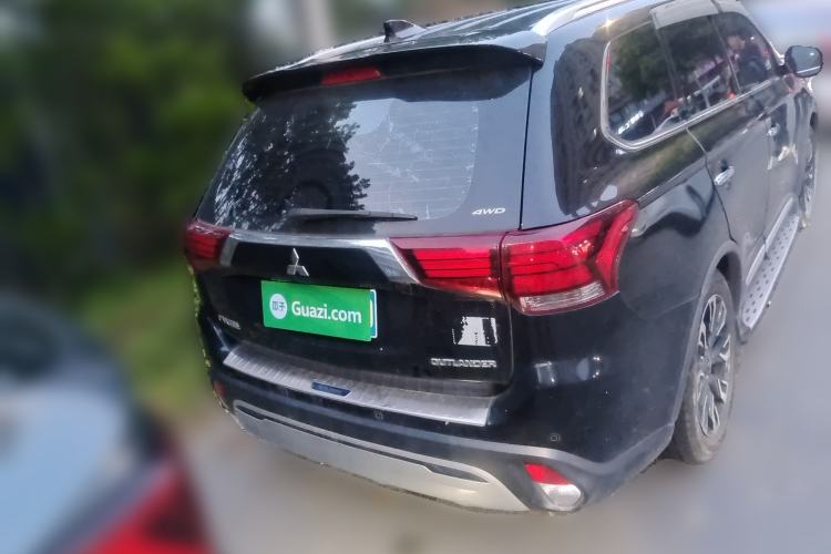 Used Mitsubishi Outlander 2019 2.4L 4x4 Zhi Xiang Edition 7 Seats China VI Standard Rear