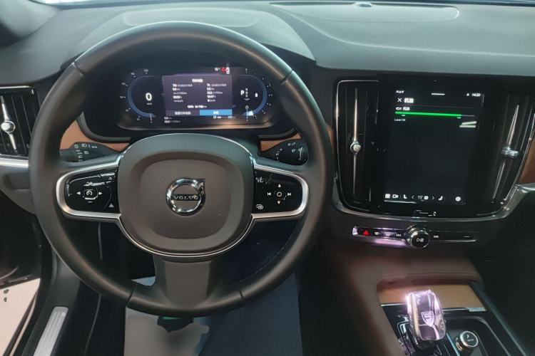 Used Volvo S90 2025 B5 Zhiyi Luxury Edition
