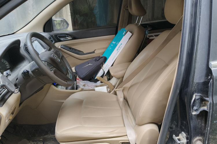 Used Baojun 730 2014 1.5L manual Comfort version 7 seats