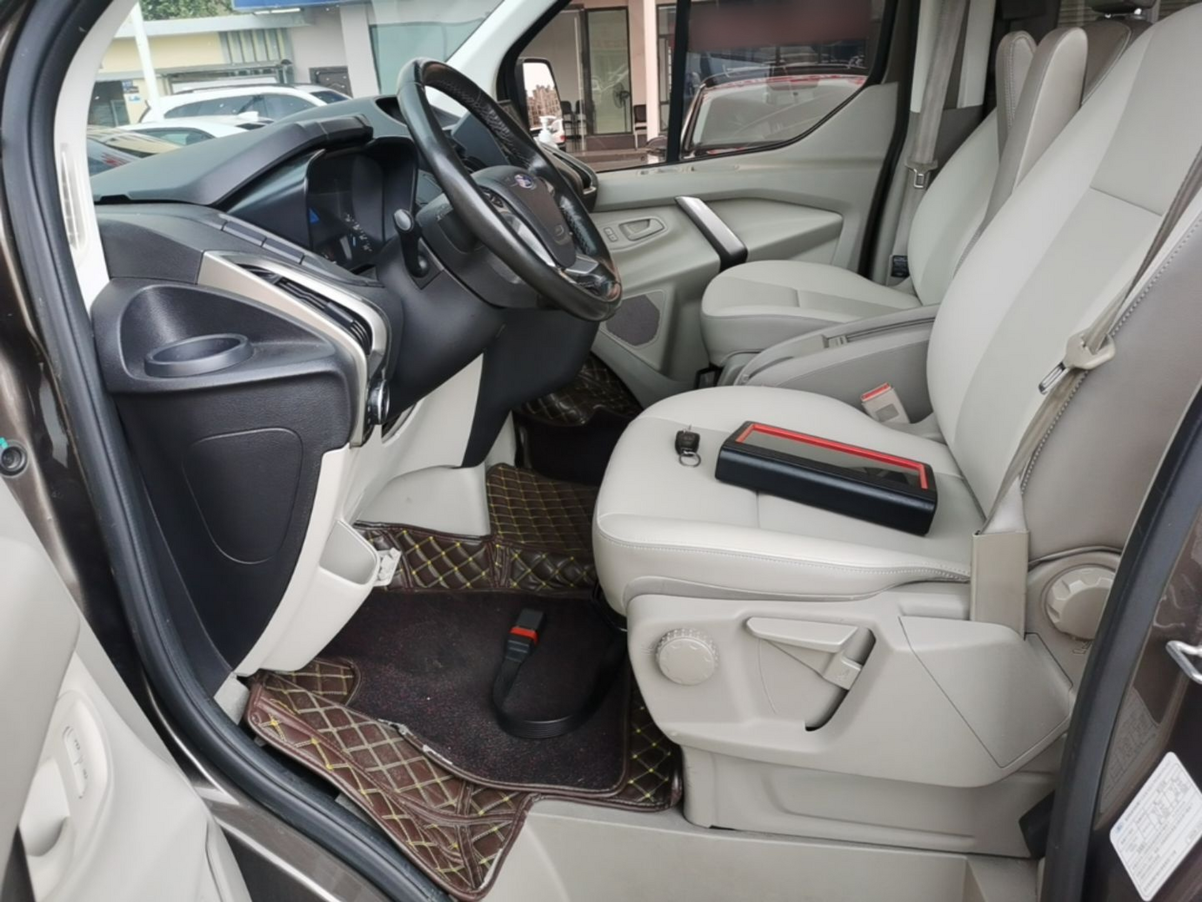 Interior delantero