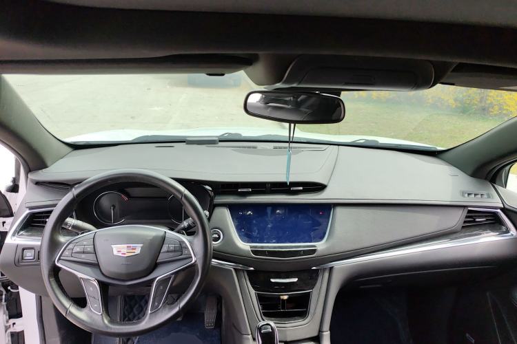 Used Cadillac XT5 2022 2.0T Two-Wheel Drive Luxury Version Center Console