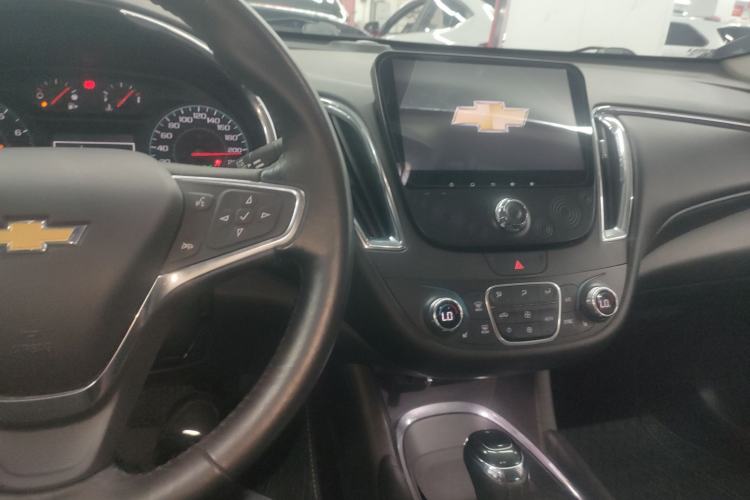 Used Chevrolet Malibu XL 2018 530T Automatic RuiChi Edition Center Console