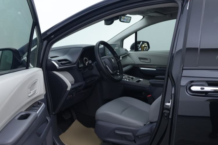 Used Toyota Granvia 2024 2.5L Hybrid Comfort Edition