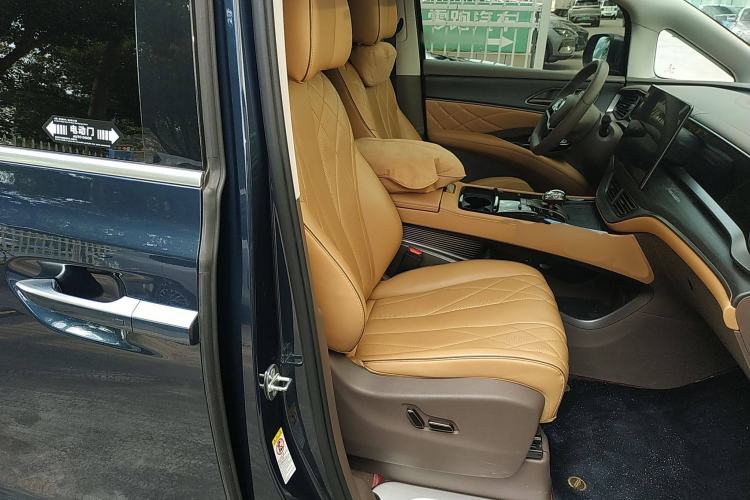 Used Denza D9 2022 DM-i 970 Four-Wheel Drive Prestige Model
