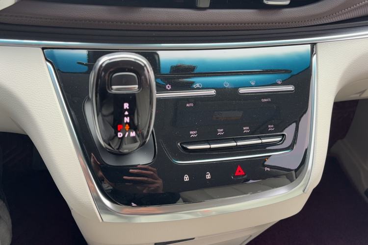 Used Buick GL8 2023 Land Executive Class Comfort Model