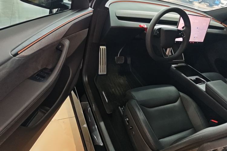 Used Tesla Model Y L 2025 Model Long-Range All-Wheel-Drive Version