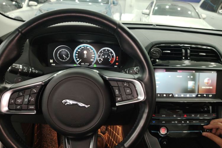 Used Jaguar F-PACE 2016 2.0T Two-Wheel-Drive R-Sport Sport Edition