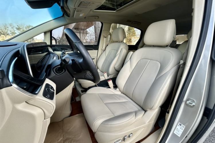 Used Buick GL8 2022 ES Landtrek 653T Luxury Edition