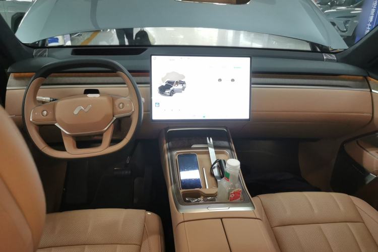 Used ONVO Luxeed L90 2025 Model—Max Six-Seater Version Center Console